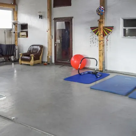 2 Bedroom Cozy In Apartment *