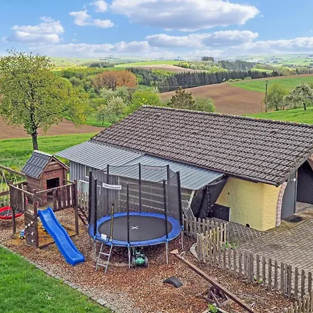 2 Bedroom Cozy In Апартаменты Karlshausen