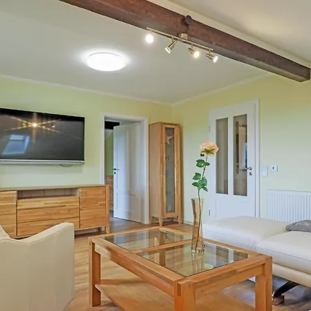 2 Bedroom Cozy In Апартаменты Karlshausen