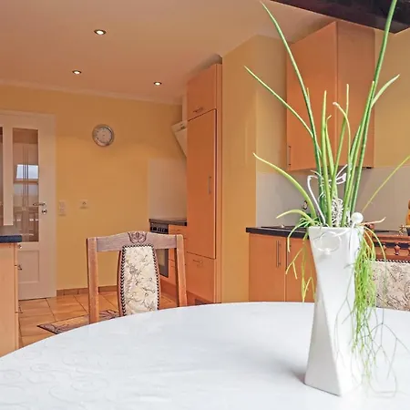 2 Bedroom Cozy In Apartment Karlshausen