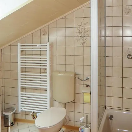 2 Bedroom Cozy In Апартаменты Karlshausen