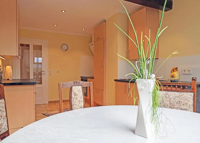 2 Bedroom Cozy In דירה Karlshausen