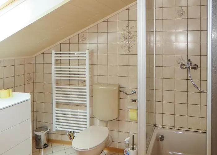 2 Bedroom Cozy In דירה Karlshausen